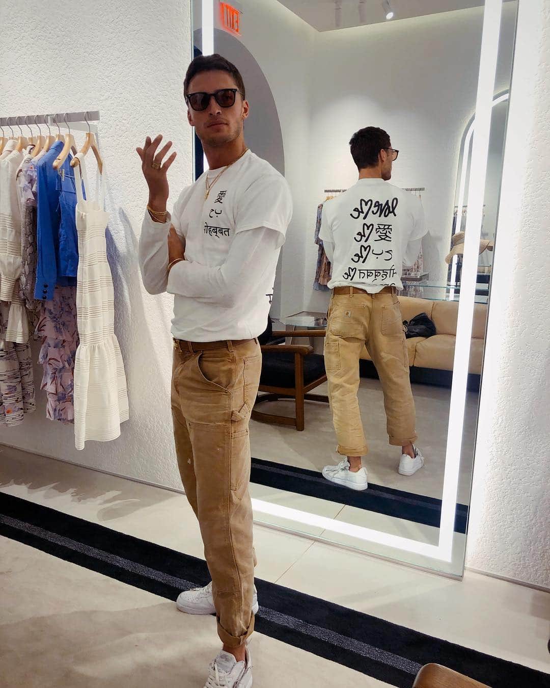 ハーベイ・ニュートン・ヘイドンさんのインスタグラム写真 - (ハーベイ・ニュートン・ヘイドンInstagram)「what I wouldn't do for a bootyful broad in a bootyful dress」4月8日 9時05分 - harveynh