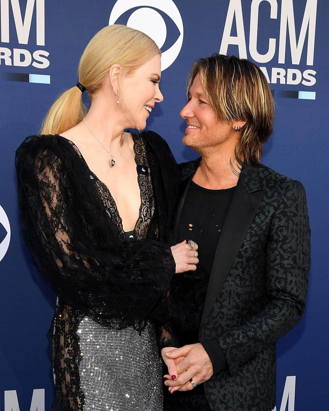 Just Jaredさんのインスタグラム写真 - (Just JaredInstagram)「@nicolekidman, in @christopherkane, supports hubby @keithurban at the ACM Awards! #NicoleKidman #KeithUrban #ACMAwards #ChristopherKane Photos: Getty」4月8日 9時05分 - justjared