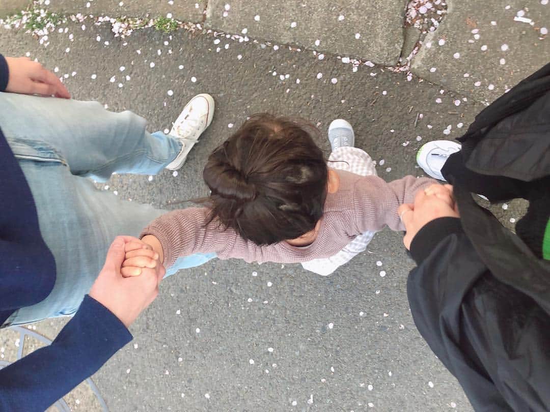 近藤千尋のインスタグラム：「昨日はいつもの第三の実家へ 行ってきました🥰笑 かなママのご飯いただいて かなベビーに癒されて💕 新生児可愛すぎて🤦🏼‍♀️🤦🏼‍♀️🤦🏼‍♀️ 近所で桜も見れたけど もう葉桜になってきたね🍃🥺 今週も頑張りましょう☺️💕」