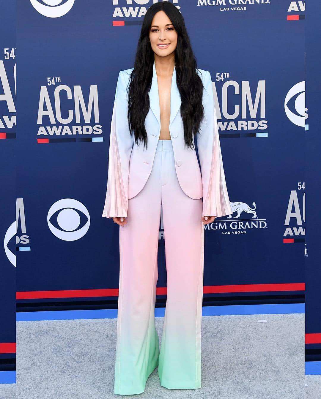 Just Jaredさんのインスタグラム写真 - (Just JaredInstagram)「@spaceykacey stuns in a @christiancowan suit at the 2019 ACM Awards! #KaceyMusgraves #ChristianCowan #ACMAwards Photos: Getty & CBS」4月8日 9時25分 - justjared