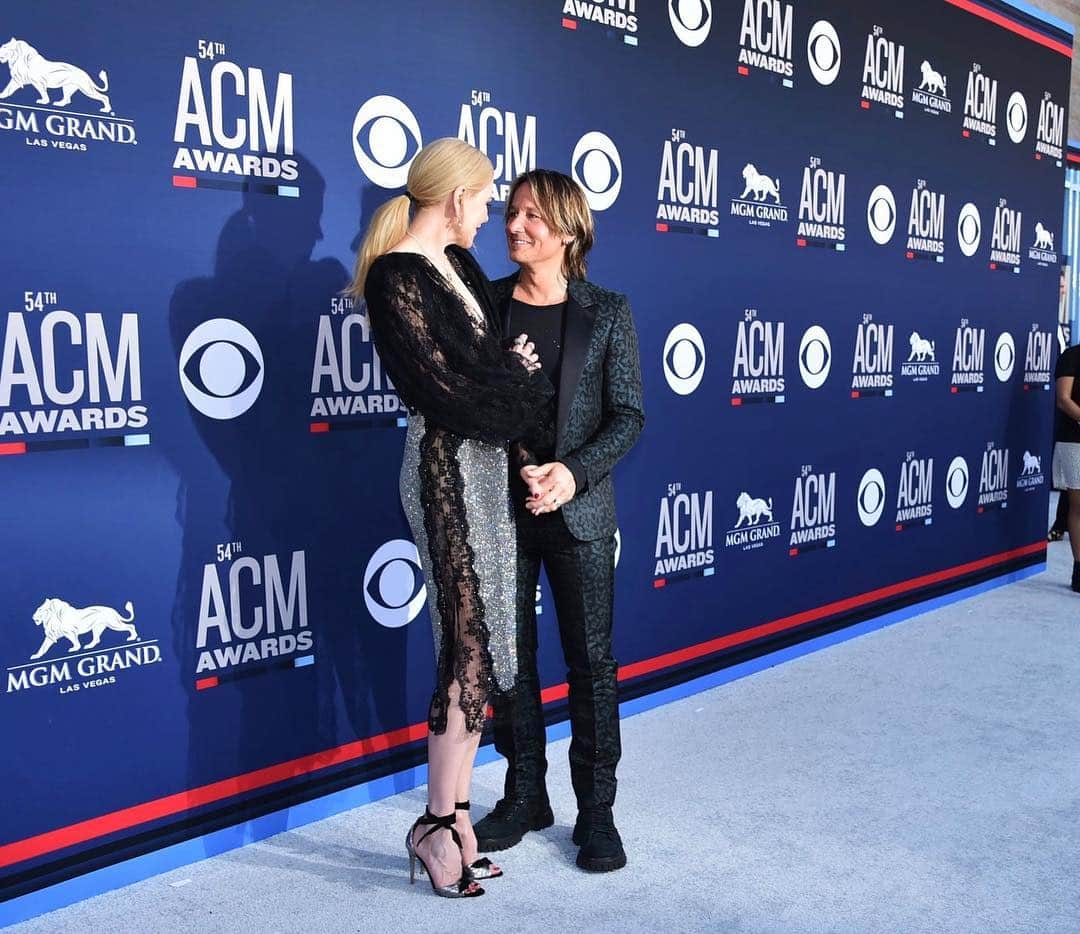 キース・アーバンのインスタグラム：「#ACMawards」
