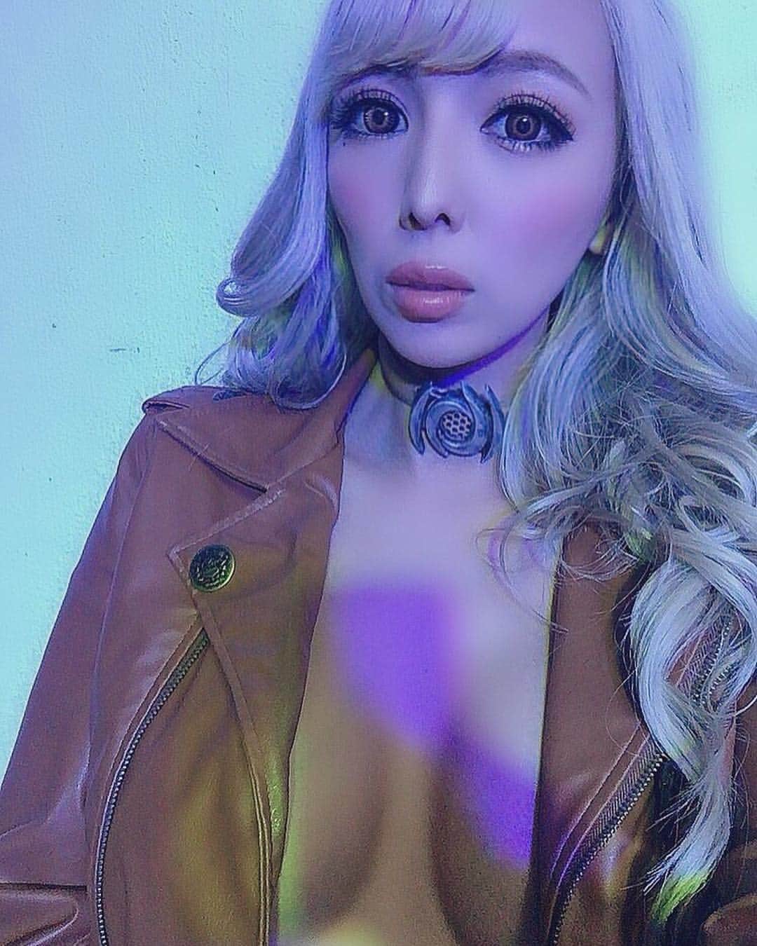 霜月るなさんのインスタグラム写真 - (霜月るなInstagram)「ピンク映画撮影無事にクランクアップしました💕💕 スタッフさん、キャストさん、みなさん本当にお疲れ様でした✨✨✨ 主演とゆう素敵な役をさせて頂いて、、、嬉しかったし本当に感謝です！！！その反面、 不安と緊張でいっぱいだったけど、やりきりました✨🤣 アクションシーン、エロなシーン、、見所沢山です😜✨ ぜひ公開されたらみてください💕💕 本当にあっとゆうまの撮影期間でした。楽しくていつもニコニコして撮影できたし、ファミリーってかんぢでした🥺✨ 撮影期間、終わるとすごくさみしいです😭笑 またみんなに会いたいなあって思いました💕💕 載せたい写真沢山あるけど、ネタバレになっちゃうからこの数枚だけ、、笑笑 監督との写メもアップ😘😘 公開は6月だと思います😜😜 詳細は、わかったらまたアップしますね❤️❤️ #ピンク映画#撮影#クランクアップ  #ギャル#巨乳#Gカップ#主演#6月公開#セクシー女優#セクシー#ピンク#谷間#霜月るな」4月8日 9時27分 - shimoruna