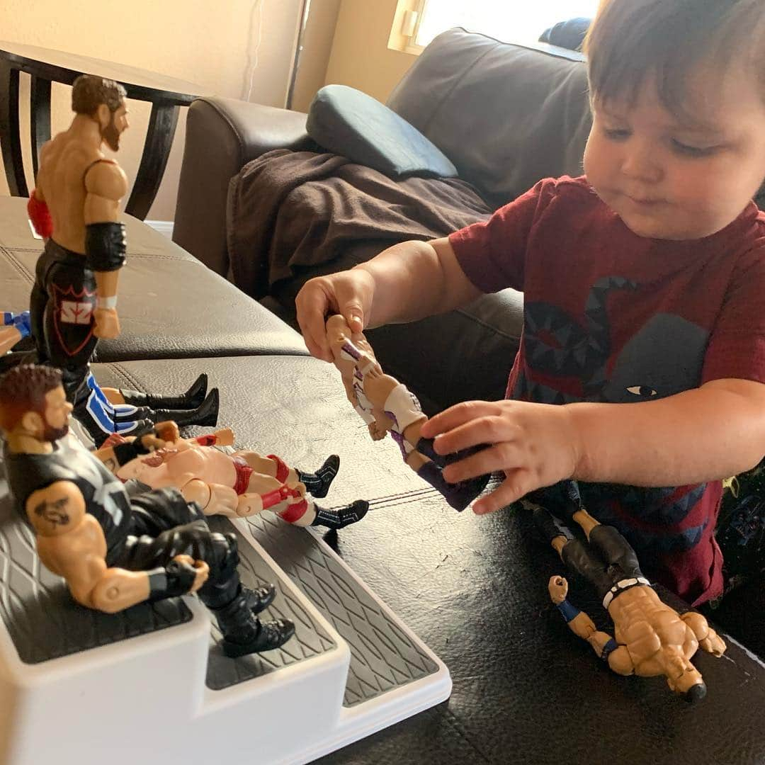 ターニャ・テイトさんのインスタグラム写真 - (ターニャ・テイトInstagram)「My little man loves his @wwe @mattel wrestling figures... who is your favorite? —- —- #wwefan #wwekid #wrestlemania #myson #16monthsold #ozziemania #ozzimania」4月8日 9時29分 - tanyatate