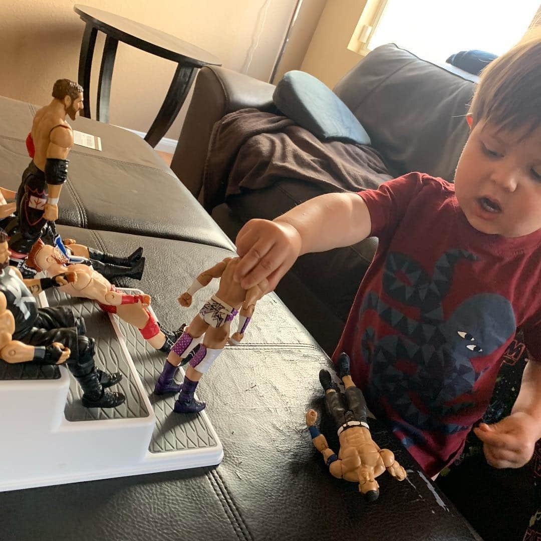 ターニャ・テイトさんのインスタグラム写真 - (ターニャ・テイトInstagram)「My little man loves his @wwe @mattel wrestling figures... who is your favorite? —- —- #wwefan #wwekid #wrestlemania #myson #16monthsold #ozziemania #ozzimania」4月8日 9時29分 - tanyatate