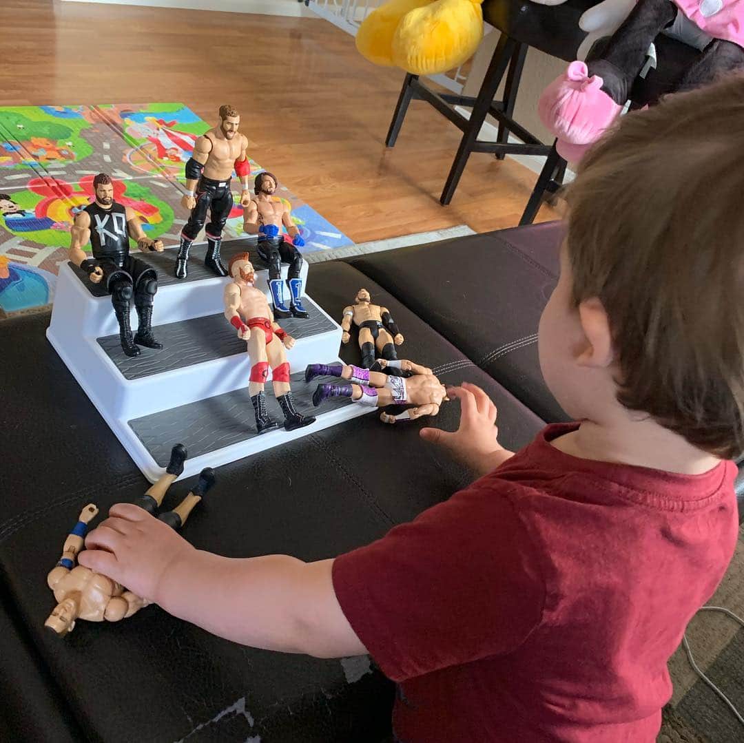 のインスタグラム：「My little man loves his @wwe @mattel wrestling figures... who is your favorite? —- —- #wwefan #wwekid #wrestlemania #myson #16monthsold #ozziemania #ozzimania」