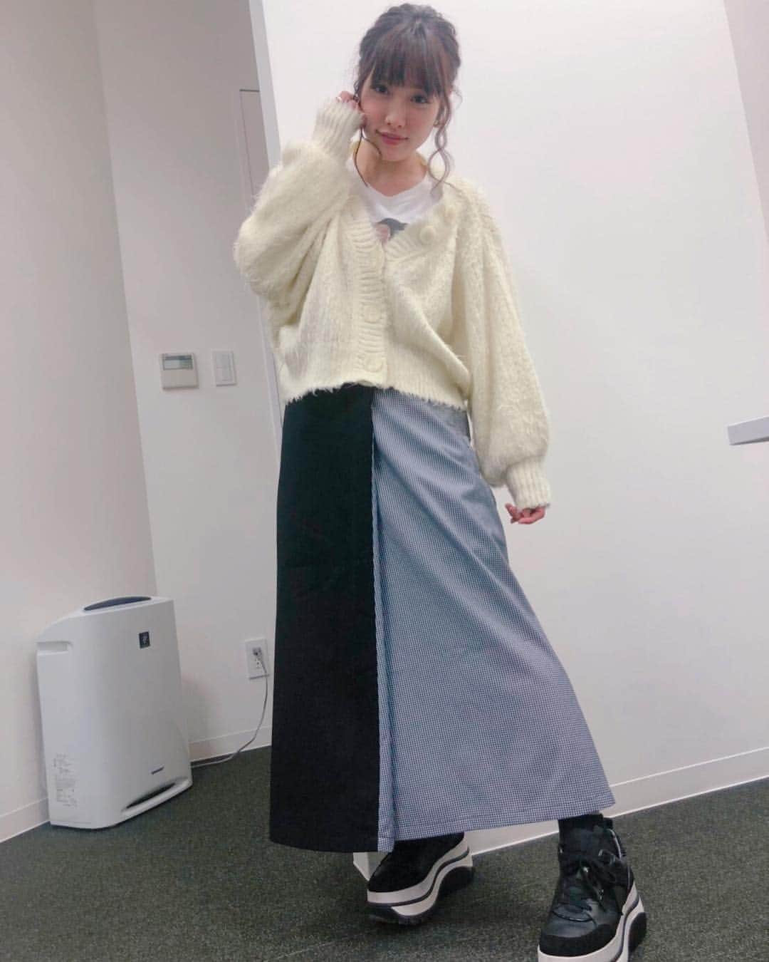 今野杏南さんのインスタグラム写真 - (今野杏南Instagram)「* 展示会でオーダーした、kaikiさんのスカートが届きました👼💕 巻きスカートになってます🌸 黒のギンガムチェックが可愛い☺️☺️ * * #kaiki  #オーダーしたのが届いたよ #なんにでも合いそう  #結局黒に落ち着く」4月8日 9時29分 - anna_konno0615
