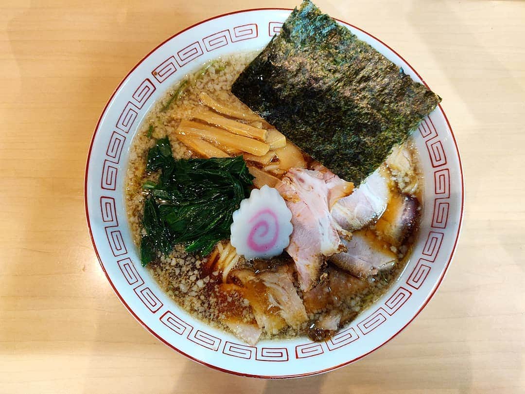 つけMen野郎さんのインスタグラム写真 - (つけMen野郎Instagram)「＿＿＿＿＿＿＿＿＿＿＿＿＿＿＿＿＿ 🍜：長岡生姜ラーメン(背脂ver) 🏠：魂麺(本八幡) ￣￣￣￣￣￣￣￣￣￣￣￣￣￣￣￣￣ 【福岡→北海道→新潟のラーメン巡り】 千葉に戻っての〆は魂麺。かかったエンジンは止まることなく飲み食いは進む。麺は新潟ラーメンフェアのトリを飾る長岡生姜ラーメンを注文… . ちゃっくどぉ〜ん！！ . 自分は背脂verでいただく。背脂がまろやかにさせた生姜醤油が沁みるうまさ。仄かに甘さを感じさせるのがレンゲを止めさせない。しっかりとハリのある細麺もとってもいい。花粉の症状で半分くらいしか味わえなかったのに美味しかったなぁ。 かなり食べ過ぎ飲み過ぎ注意報だったので、今週は節制して生きよう。」4月8日 9時44分 - bokurarri