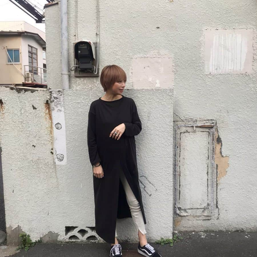 長谷川あやさんのインスタグラム写真 - (長谷川あやInstagram)「👖👖👖 #fashion #ootd #outfit #code #coordinate #style #titivate #titivatestyle #マタニティコーデ #妊婦コーデ #33w #プレママ #妊婦 #妊娠9ヶ月 #初マタ #妊娠33週 #152せんちこーで @titivatejp ・ ・ ・ 今日はこの時期大活躍 #ティティベイト の ##前後2wayセンタースリットロングトップス を✨ ・ #レギパン と合わせて春🌸 前後2WAYで着られるのが嬉しい😋 ・ 最近お腹もおっきくなってきて ワンピースばかりだったから 久しぶりに気分転換できたなーー✨」4月8日 9時44分 - ayasuke_0516