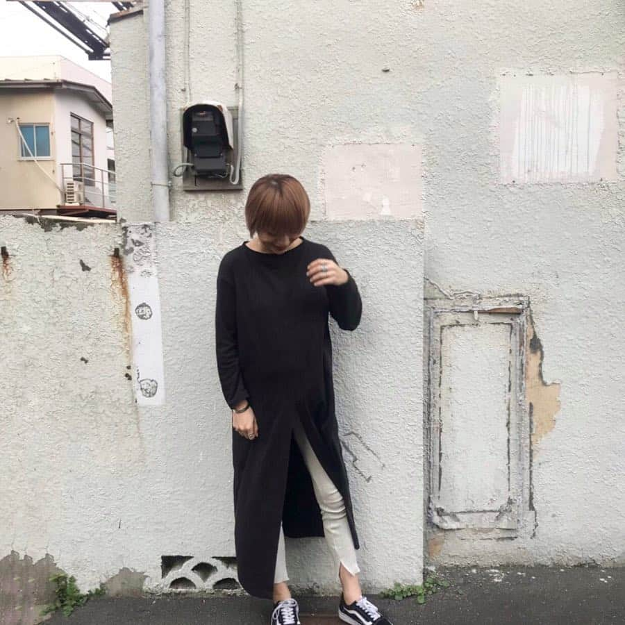 長谷川あやさんのインスタグラム写真 - (長谷川あやInstagram)「👖👖👖 #fashion #ootd #outfit #code #coordinate #style #titivate #titivatestyle #マタニティコーデ #妊婦コーデ #33w #プレママ #妊婦 #妊娠9ヶ月 #初マタ #妊娠33週 #152せんちこーで @titivatejp ・ ・ ・ 今日はこの時期大活躍 #ティティベイト の ##前後2wayセンタースリットロングトップス を✨ ・ #レギパン と合わせて春🌸 前後2WAYで着られるのが嬉しい😋 ・ 最近お腹もおっきくなってきて ワンピースばかりだったから 久しぶりに気分転換できたなーー✨」4月8日 9時44分 - ayasuke_0516