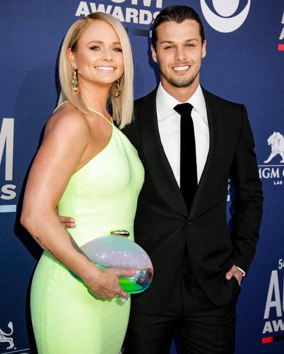 Just Jaredさんのインスタグラム写真 - (Just JaredInstagram)「@mirandalambert and her new husband Brendan McLoughlin make their red carpet debut as a couple at the ACM Awards! #MirandaLambert #BrendanMcLoughlin #ACMAwards Photos: CBS, Getty」4月8日 9時47分 - justjared