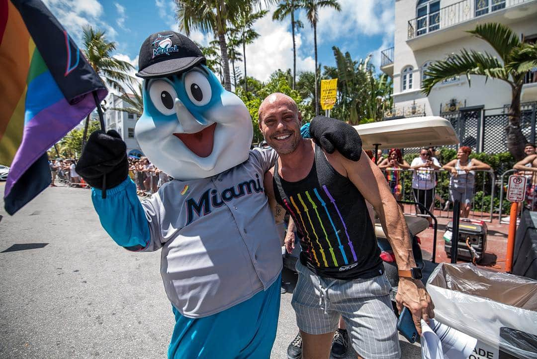 マイアミ・マーリンズさんのインスタグラム写真 - (マイアミ・マーリンズInstagram)「#OurColores have no boundaries. Thank you, @miamibeachpride! 🏳️‍🌈#JuntosMiami」4月8日 10時02分 - marlins