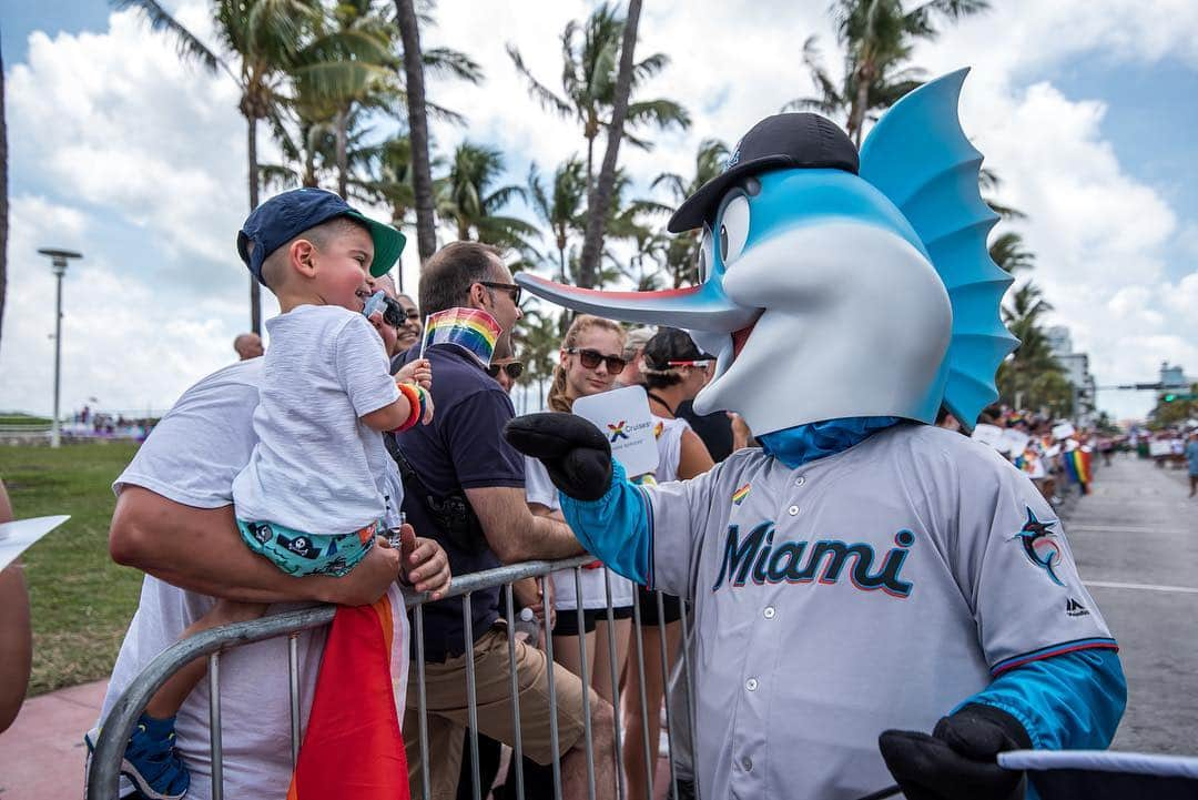 マイアミ・マーリンズさんのインスタグラム写真 - (マイアミ・マーリンズInstagram)「#OurColores have no boundaries. Thank you, @miamibeachpride! 🏳️‍🌈#JuntosMiami」4月8日 10時02分 - marlins