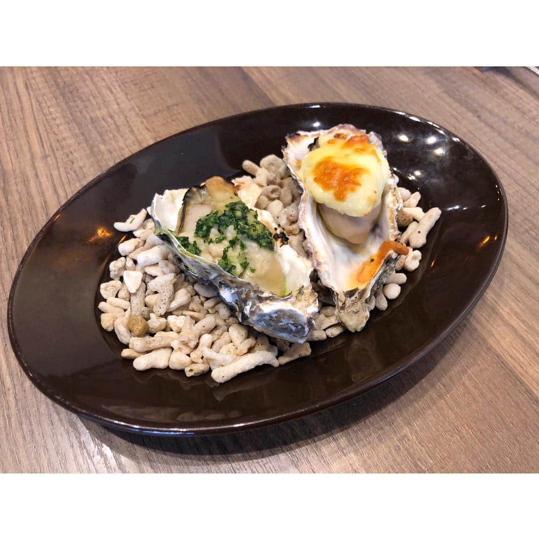 藤本真未さんのインスタグラム写真 - (藤本真未Instagram)「* 親友カップルとステキなランチタイム🍴✨ 楽しい時間で癒されました☺️❤️ * #ランチ #牡蠣 #銀座ランチ #ハンカチ #FEILER #フェイラー #リーベくん #NTVec28 #日テレイベコン #同期 ♡」4月8日 9時57分 - manamifujimoto108