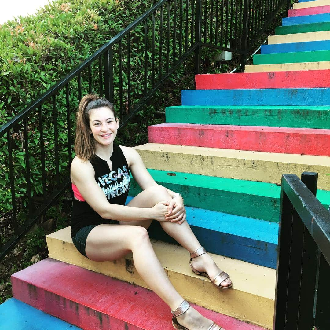 ミーシャ・テイトさんのインスタグラム写真 - (ミーシャ・テイトInstagram)「❤️🧡💛💚💙💜💗 #singapore」4月8日 10時05分 - mieshatate