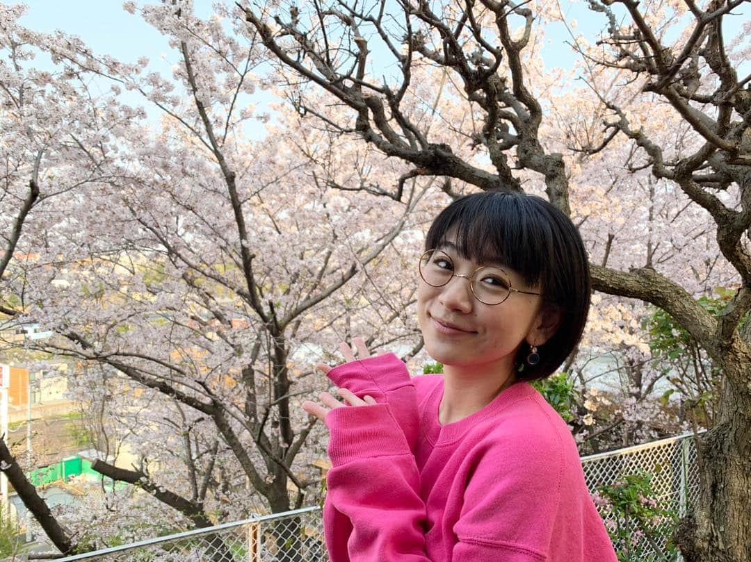 時東ぁみさんのインスタグラム写真 - (時東ぁみInstagram)「桜に対抗してピンクを着ていく俺。w ・ お花見はまだ続くから、桜よ保ってくれっ！！！🌸 さすがにそろそろ終わりかな〜？？ ・ #時東ぁみ #お花見 #桜 #cherryblossom #対抗意識 #ピンク #pink #🌸」4月8日 10時14分 - amitokito