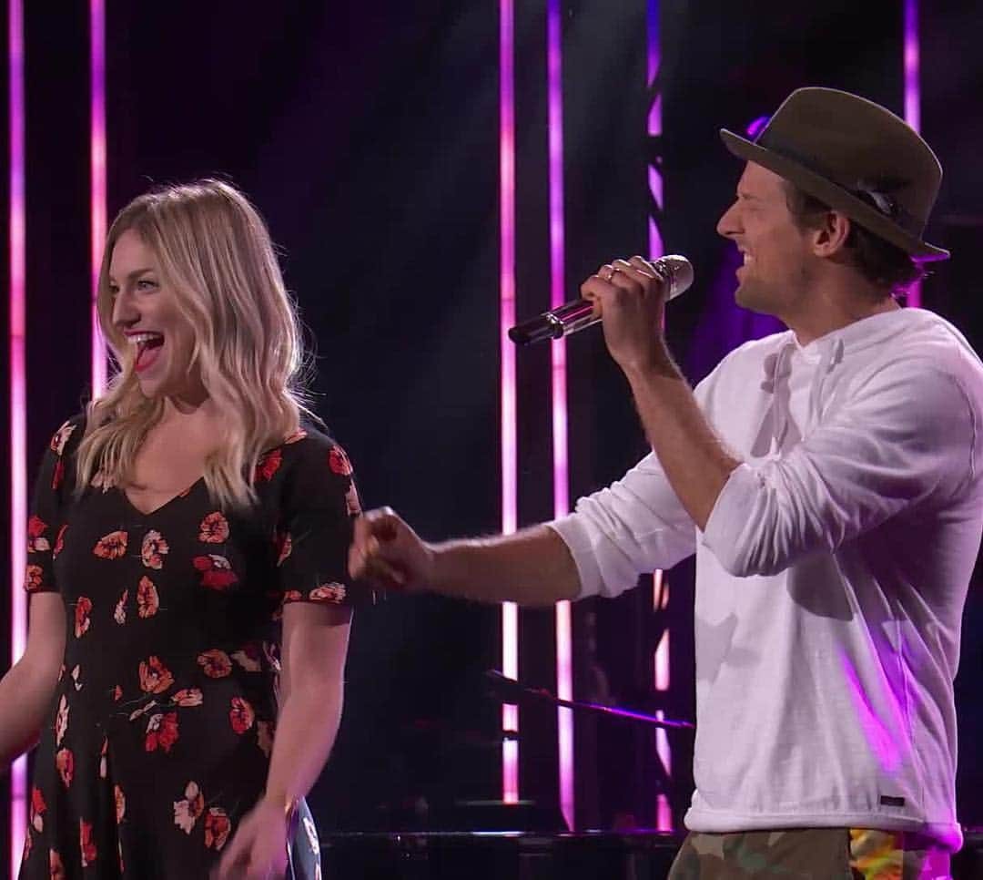 American Idolさんのインスタグラム写真 - (American IdolInstagram)「@ashleyhessmusic + @jason_mraz giving us CHILLS with their harmonies! 🙌 #AmericanIdol #IdolDuets」4月8日 10時14分 - americanidol