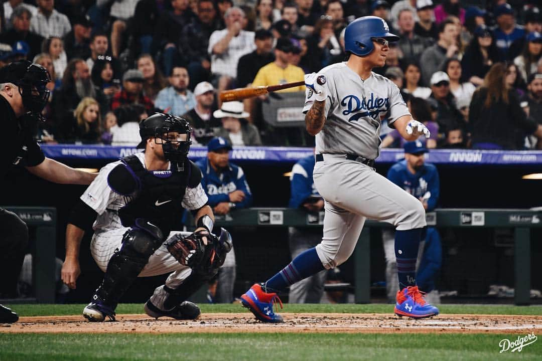 Los Angeles Dodgersさんのインスタグラム写真 - (Los Angeles DodgersInstagram)「Get you a pitcher who can do both.  Swipe ⬅️ to see video.」4月8日 10時23分 - dodgers