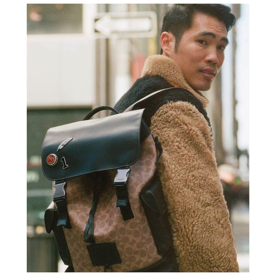 のインスタグラム：「Make it mean something. For his Rivington Backpack, real estate agent @samueljih chose three #CoachCreate pins with a personal connection, including a metal feather quill. "It represents wisdom, which is integral to the foundation of my life's philosophy," he says. "I want to be a gentleman and a scholar." What do you want to express through #CoachCreate? Discover the possibilities through link in bio. #CoachNY」