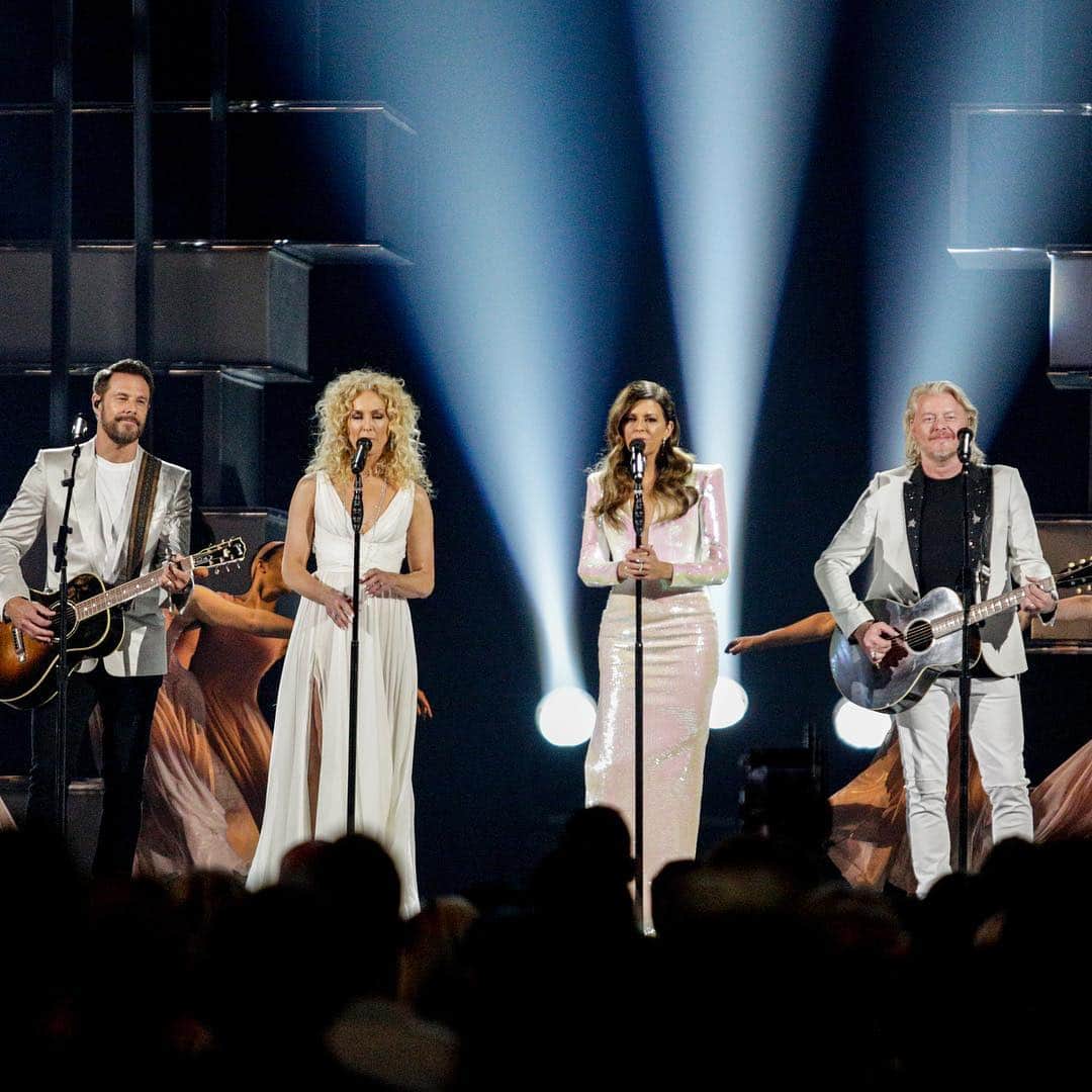CBSさんのインスタグラム写真 - (CBSInstagram)「@littlebigtown takes the #ACMawards stage with a powerful performance of "The Daughters."」4月8日 10時31分 - cbstv