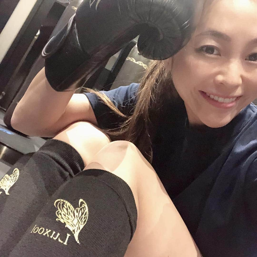 黒田愛美さんのインスタグラム写真 - (黒田愛美Instagram)「ラグールはミット🥊はもちろん レッグガード、ウェアー、タオル、全部貸し出し無料だから手ぶらで来れるのがラクチンでいい〜🙏✨😊 #luxool #ラグール銀座  #キックボクシング #仕事前の一汗 #今日も素敵な1日を ❤️ #アスリート女医 #トライアスリート女医 #美容アンチエイジング専門医 #黒田愛美」4月8日 10時35分 - kurodaaimi