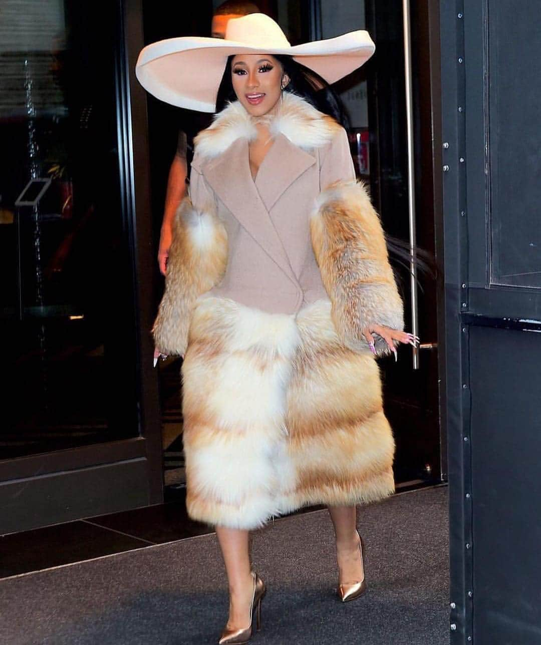 Fashion Climaxxのインスタグラム：「@iamcardib」