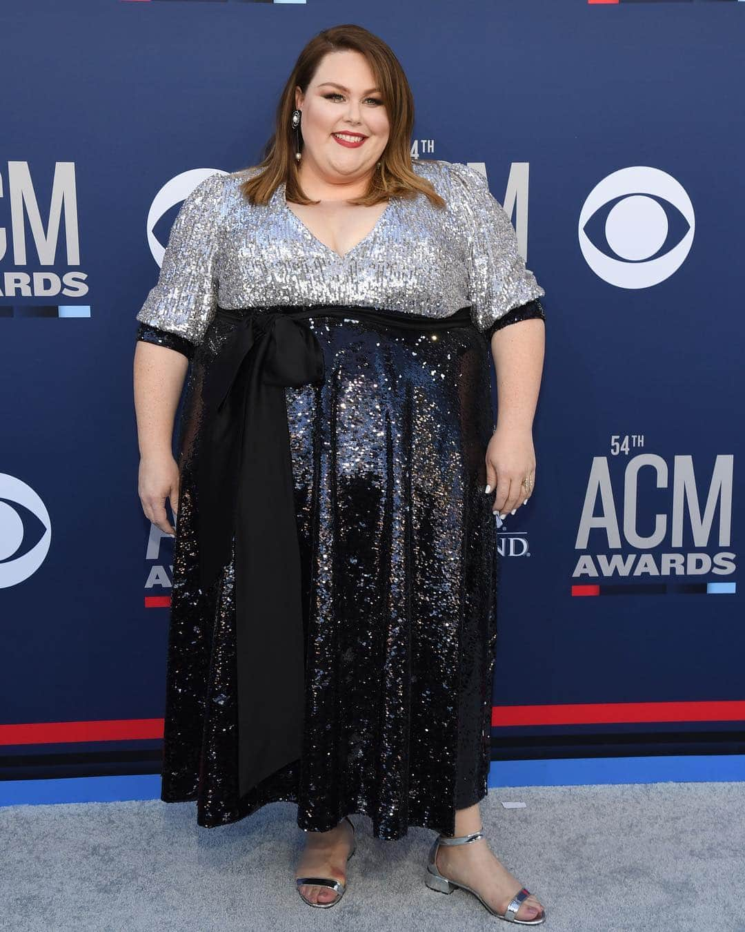 Just Jaredさんのインスタグラム写真 - (Just JaredInstagram)「@chrissymetz sparkles in a @luxuriousroxy dress on the carpet at the ACM Awards ahead of her live tv performance debut! #ChrissyMetz #LuxuriousRoxy #ACMAwards Photos: Getty」4月8日 10時40分 - justjared