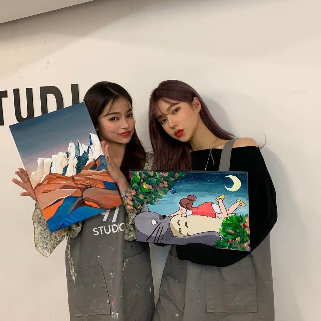 チェユラさんのインスタグラム写真 - (チェユラInstagram)「슥삿슥삭🎨❣️ 요날입은 티도 #에이블리 제품이에오  편해서 자주 찾게되는✨ #유라데일리룩 #오프숄더」4月8日 10時40分 - youra_ch0i