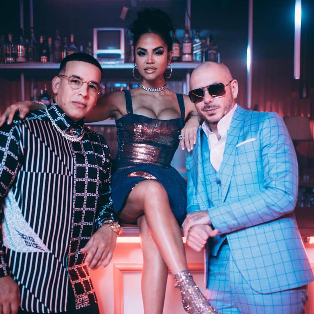 ピットブルのインスタグラム：「Triple Threat」