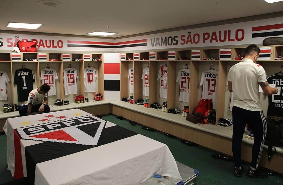 São Paulo FCさんのインスタグラム写真 - (São Paulo FCInstagram)「A força estava nas mãos do @tiagovolpi_90. (📸 Rubens Chiri/saopaulofc.net)」4月8日 11時04分 - saopaulofc