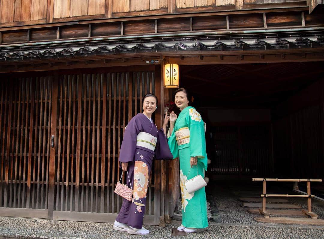 金沢着物レンタルshop心結〜kokoyui〜さんのインスタグラム写真 - (金沢着物レンタルshop心結〜kokoyui〜Instagram)「ご褒美きもので金沢まちあるき^_^  @kokoyui_kimono  #心結きもの #心結 #金沢 #金沢散策 #金沢旅行 #金沢さんぽ #兼六園 #ひがし茶屋街 #近江町市場 #長町武家屋敷跡 #着物 #着物レンタル #金沢観光  #女子旅 #加賀友禅 #加賀友禅レンタル #心結ご褒美きもの #kanazawa #kimono#rental #shop #kokoyui」4月8日 11時10分 - kokoyui_kimono