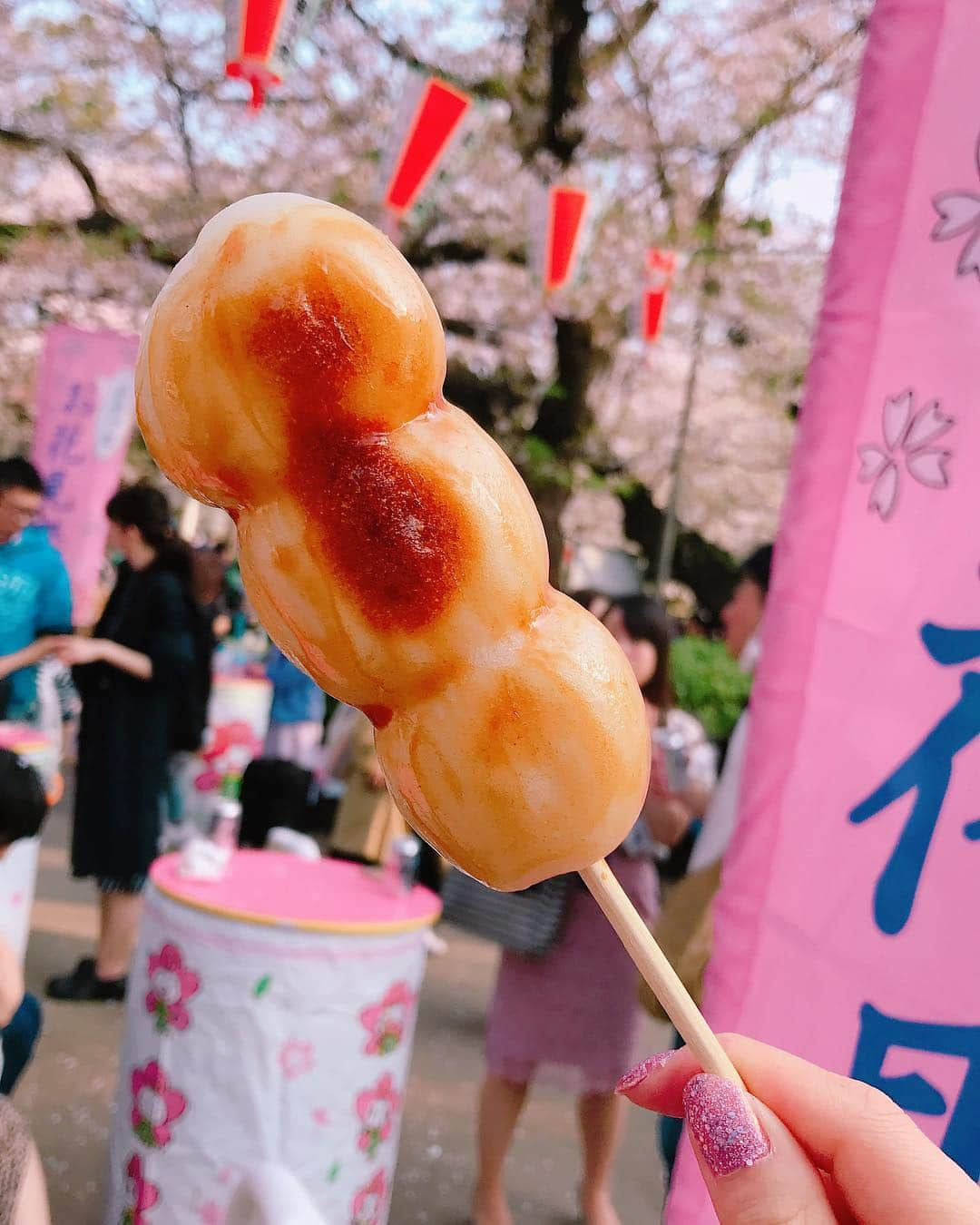 真琴さんのインスタグラム写真 - (真琴Instagram)「花より🍡」4月8日 11時14分 - makochan926