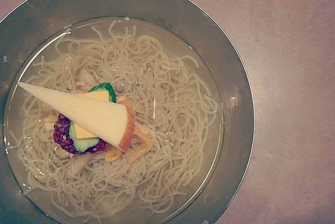YuhKawasakiさんのインスタグラム写真 - (YuhKawasakiInstagram)「今年北朝鮮で一緒に年越ししたメンバーと東京で再会🇰🇵 平壌冷麺たべました♡ JSツアーのパクさんも参加してくたさり、貴重な北朝鮮のお話をたくさん聞くことが出来ました😆 さすが北朝鮮で年越しするだけあって、みんなキャラの濃いメンバー(笑) また北朝鮮で会いましょう♡ ⭐ #北朝鮮 #平壌 #dprk #北朝鮮年越し #平壌年越し #海外年越し #pyongyang #northkorea #海外 #海外旅行 #旅 #旅人 #トランカー®️#トランカー #海外一人旅 #女一人旅 #トランクで旅するトランカー #旅スタグラマー #旅スタグラム #トランカーyuh #🇰🇵」4月8日 11時14分 - yuhkawasaki