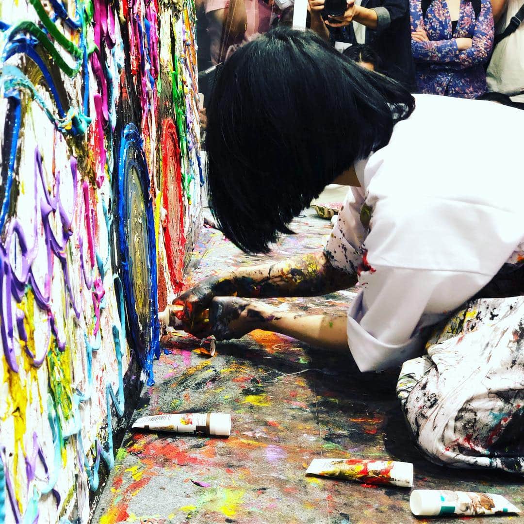 小松美羽さんのインスタグラム写真 - (小松美羽Instagram)「Solo exhibition in Hong Kong has been held up to April 28！ Please pay a visit😄 #solo #exhibition #hongkong #whitestonegallery #spirit #art」4月8日 11時14分 - miwakomatsu_official