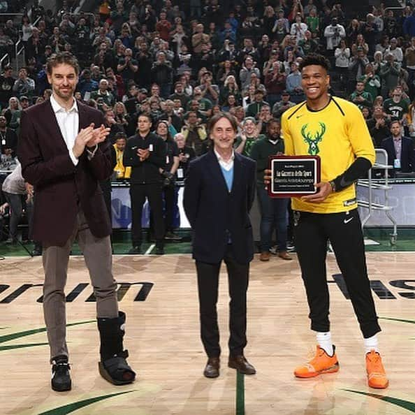 パウ・ガソルさんのインスタグラム写真 - (パウ・ガソルInstagram)「The only team to reach 6⃣0⃣ wins! Congrats @Giannis_An34 on being the 2018-19 Euro Player of the Year! #FearTheDeer  El único equipo en lograr 60 victorias!! Felicidades a Giannis por ser el mejor jugador europeo del año por la @gazzettadellosport! #FearTheDeer」4月8日 11時25分 - paugasol