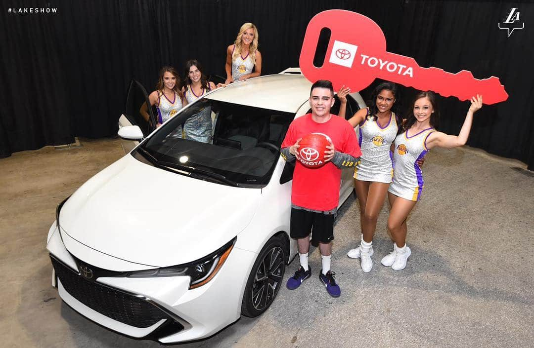 Los Angeles Lakersさんのインスタグラム写真 - (Los Angeles LakersInstagram)「Congratulations to Michael Mendoza who just won a new Toyota Corolla Hatchback XSE at halftime in the @ToyotaSoCal Skills Challenge! Toyota and the Lakers #SuitingUpTogether for 42 years!」4月8日 11時56分 - lakers