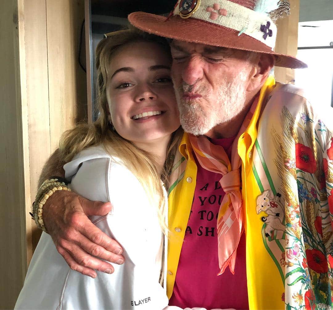 ブルック・バークさんのインスタグラム写真 - (ブルック・バークInstagram)「Just another Malibu  Sunday ☀️🌈⚡️⭐️ Family, Friends, Sunday FUNday‼️」4月8日 11時58分 - brookeburke