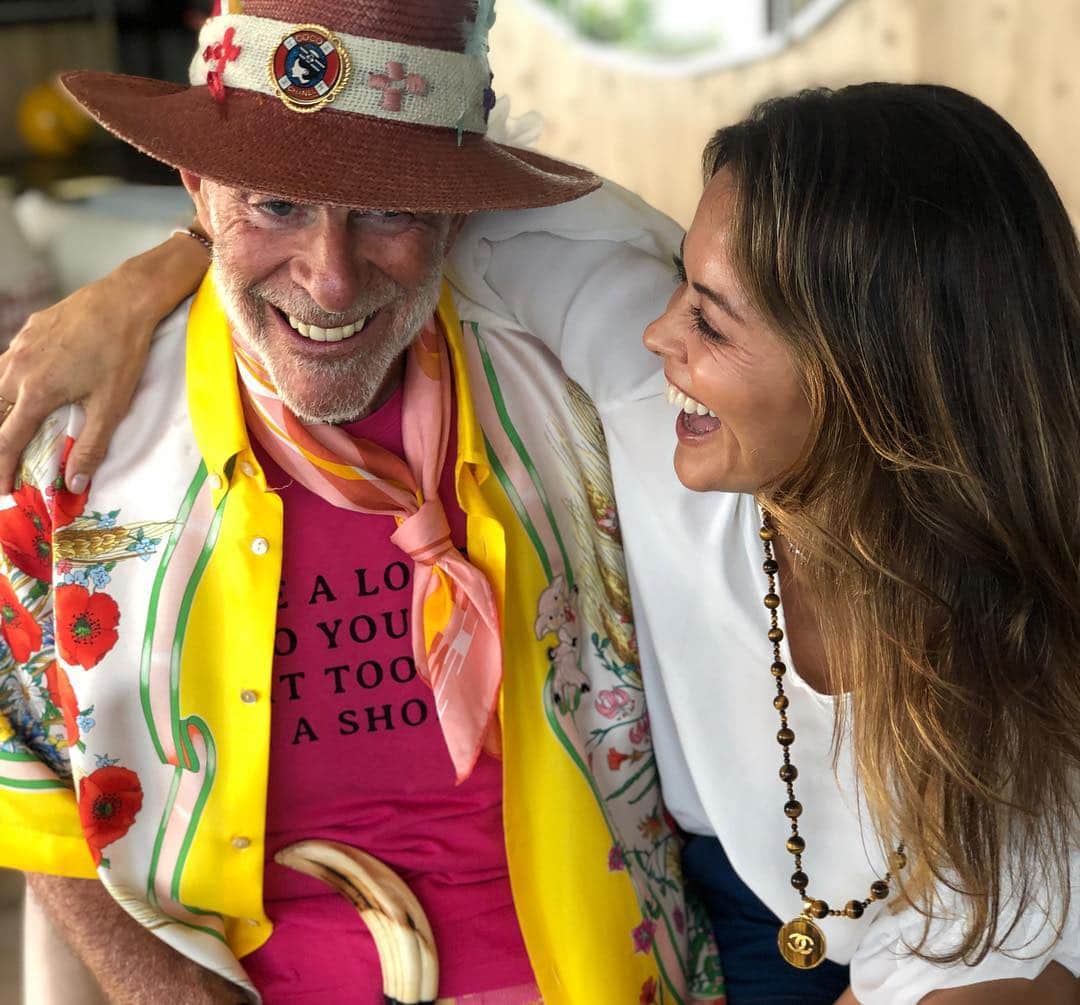 ブルック・バークさんのインスタグラム写真 - (ブルック・バークInstagram)「Just another Malibu  Sunday ☀️🌈⚡️⭐️ Family, Friends, Sunday FUNday‼️」4月8日 11時58分 - brookeburke