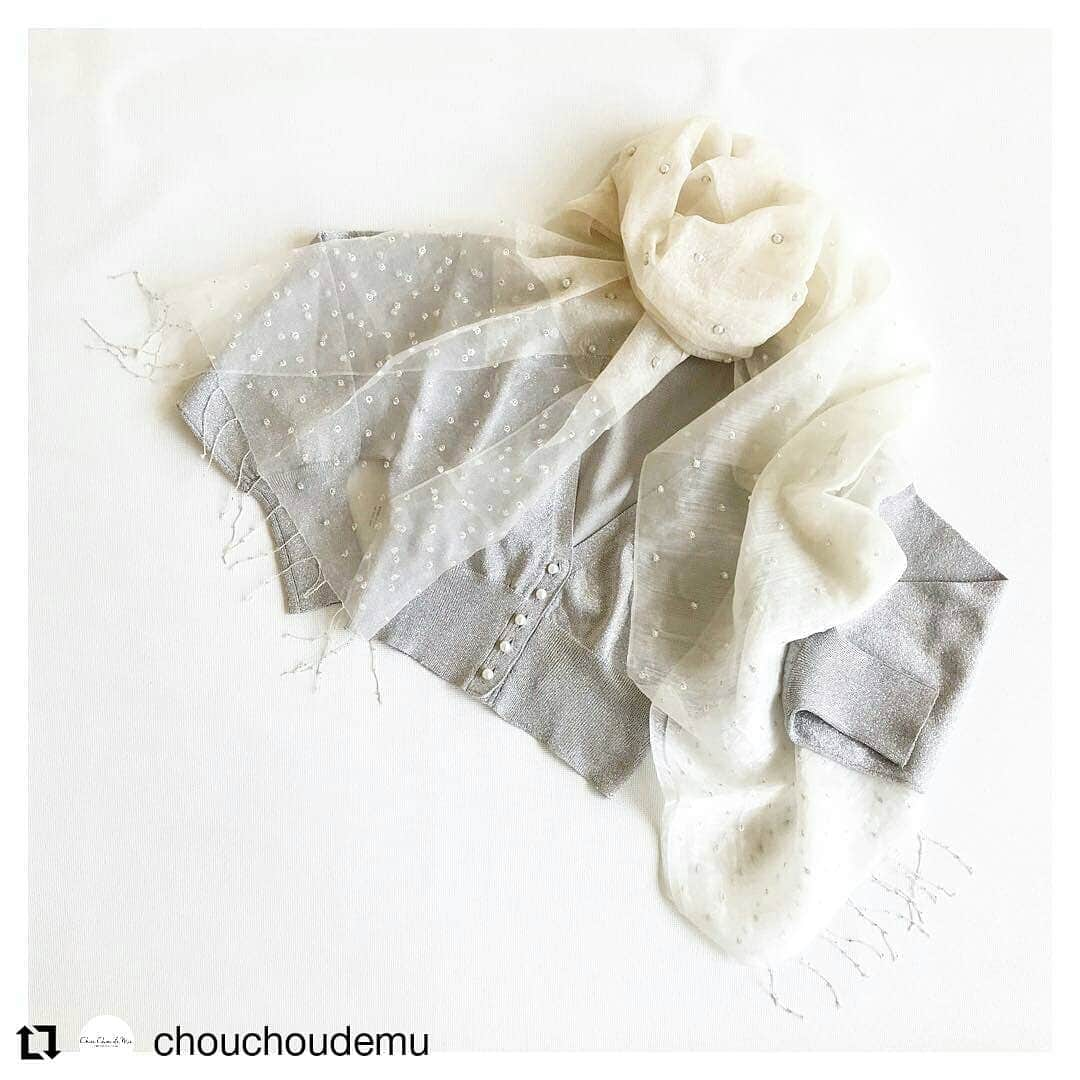 M2companyさんのインスタグラム写真 - (M2companyInstagram)「🙆 岩手県奥州市のChou Chou de Mu様  #Repost @chouchoudemu • • • • • • ・ ホワイトエレガンスなスカーフたち シルクウールやコットンシルクをベースに パール、ビーズ、スパンコール、刺繍、ラメ... 細かに細工を施し エレガントな透け感が華やかなスカーフです ・ ・ #ホワイトエレガンス #ホワイトコーデ #パールスカーフ #スパンコールスカーフ #ビーズスカーフ #刺繍スカーフ #ラメボレロカーディガン #pareatsu #シュシュムー  #chouchoudemu #岩手県奥州市セレクトショップ  #インポートセレクトショップ  #インポートファッション」4月8日 12時08分 - pareatsu_official