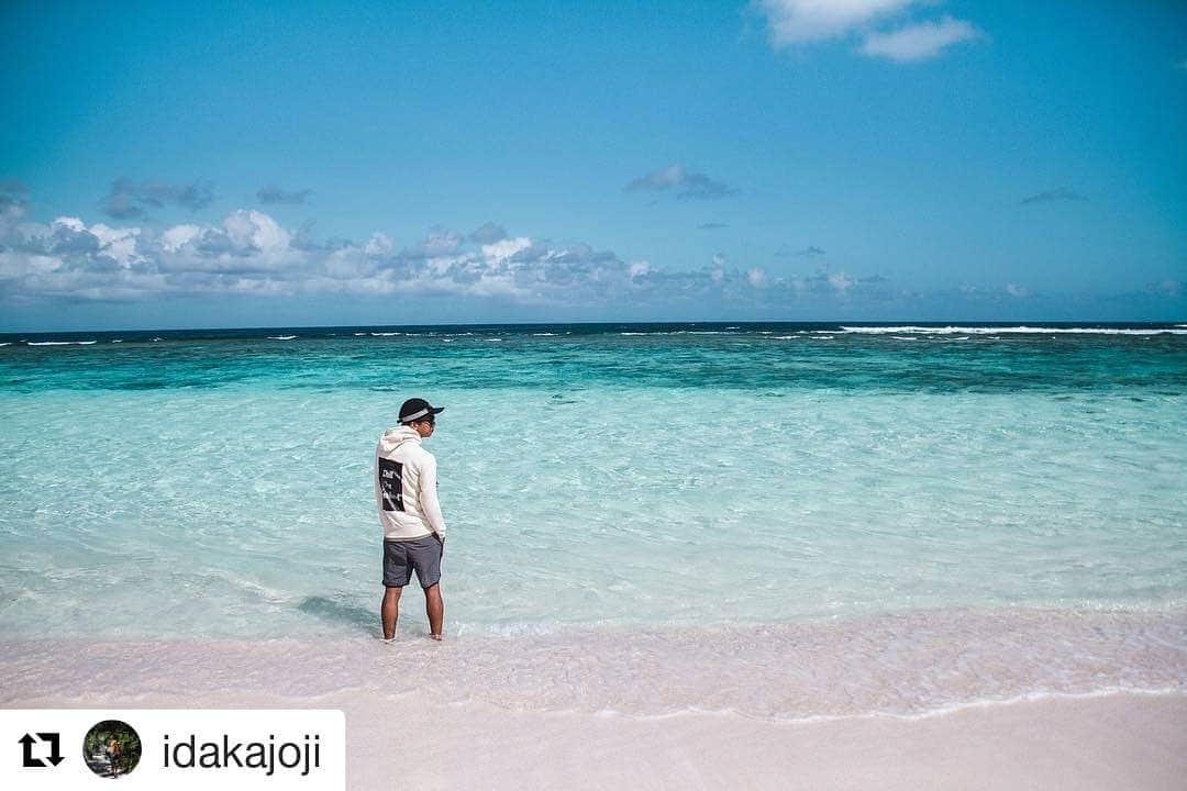 マリアナ政府観光局さんのインスタグラム写真 - (マリアナ政府観光局Instagram)「#Repost @idakajoji (@get_repost) . 2年連続で #世界一のビーチ に選ばれたロタのテテトビーチは癒やし効果も抜群！ 白砂のビーチと海から空へ続く青のグラデーションはずっと見ていても飽きることはありません🏝️ アクティブ派のジョージさんも納得のオススメスポットは @idakajoji でチェック！ . . 📷 ジョージ @idakajoji 🌏 #テテトビーチ / #ロタ . . #ビーチ #サイパン #テニアン #ロタ島 #マリアナ #男旅 #海外旅行 #ロタブルー #海のある生活 #海が好き #海 #海旅 #tetetobeach #rota #saipan #tinian #rotaisland #cnmi #northernmarianas #hafaadai #beach #rotablue #trip #sea ・・・ . . ロタ島の海の透明度は世界一とも言われてるみたい！！ . ここは #テテトビーチ ほんっと綺麗なビーチだった。 . 砂がとってもきめ細かくて柔らかかったのが超印象的！ . 何時間でもいれたなあ🤤🌴 .  #residentinstagrammer .  #レジデントインスタグラマー . @mymarianas_mva . Pc: @sao_0324 . 📸:Canon eos7d」4月8日 12時13分 - mymarianas_mva