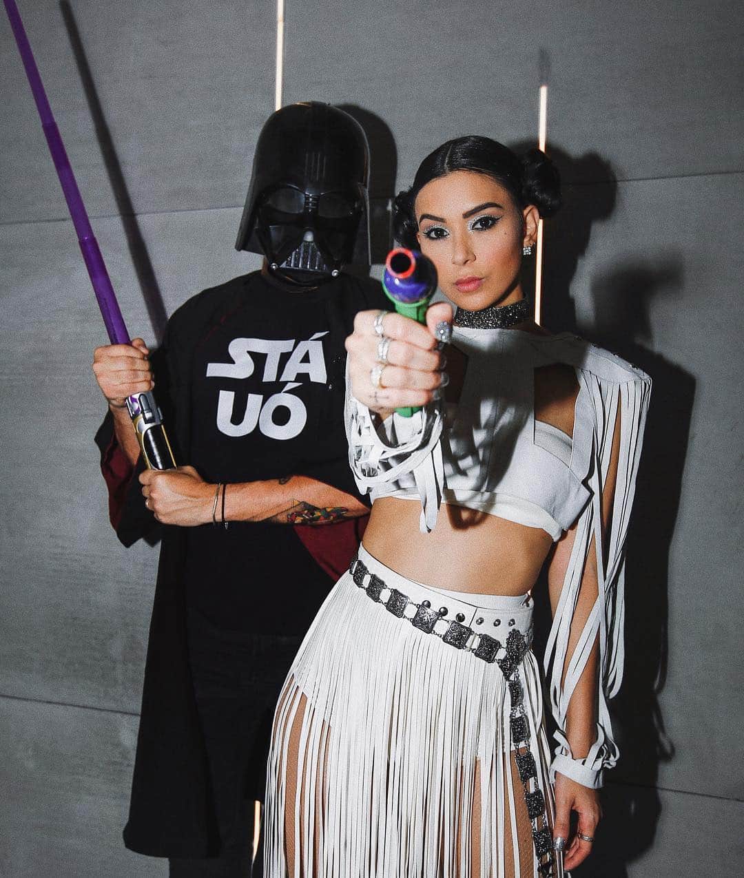 Gabriela Salesのインスタグラム：「Numa galáxia muito muito flopada, existia o reino das piscininhas, liderado pela princesa GabriLeia que protegia todos de todo o mal das garras de Uó Vader. Stá Uó, a saga! #mfgalaxyparty #fantasiasrm」