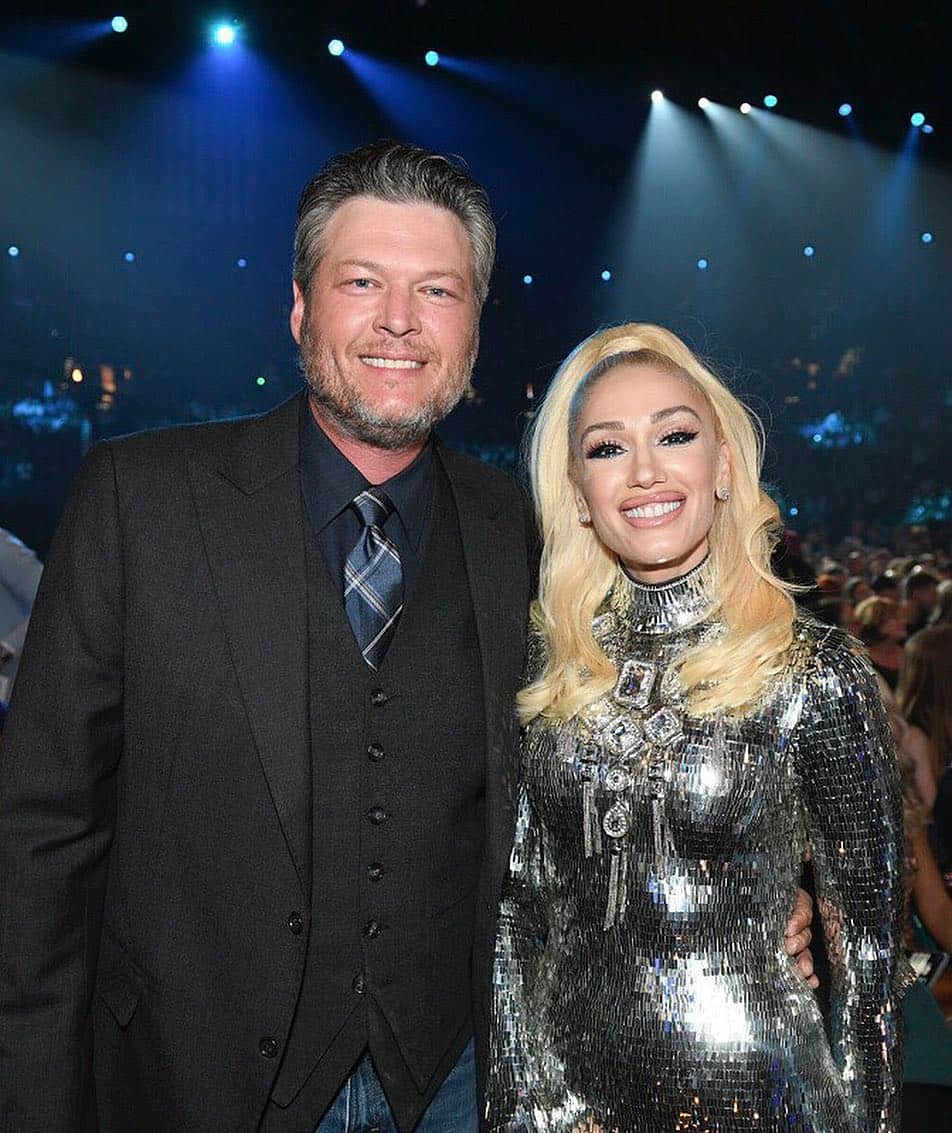 Just Jaredさんのインスタグラム写真 - (Just JaredInstagram)「@blakeshelton and @gwenstefani, in @azzaro_official, couple up at the ACM Awards! #BlakeShelton #GwenStefani #Azzaro #ACMAwards Photos: CBS, Getty」4月8日 12時20分 - justjared