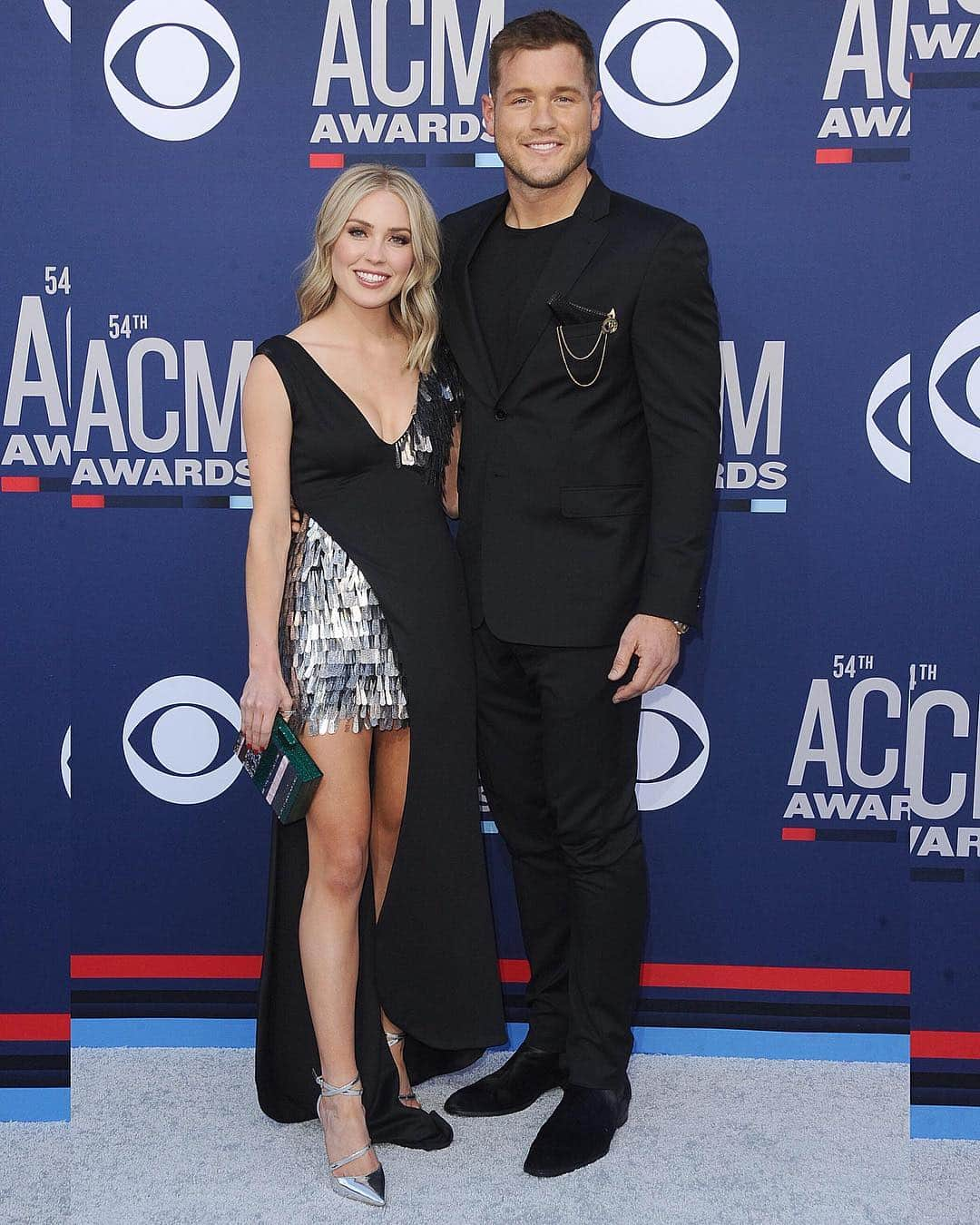 Just Jaredさんのインスタグラム写真 - (Just JaredInstagram)「The Bachelor’s @coltonunderwood and @cassierandolph shared a cute kiss on the red carpet at the ACM Awards! #ColtonUnderwood #CassieRandolph #TheBachelor #ACMAwards Photos: Getty, INSTAR」4月8日 12時18分 - justjared