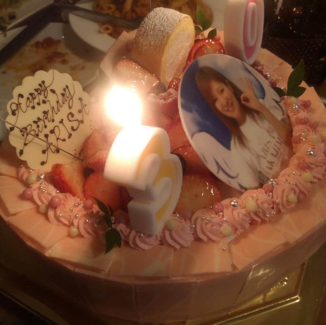 中島安里紗さんのインスタグラム写真 - (中島安里紗Instagram)「ケーキいっぱい食べた🎂😋❤️ 誕生日万歳🙌🙌🙌 ありがとうございました🌈✨ #中島安里紗 #誕生日 #30歳 #バースデーケーキ #ケーキ #甘いもの大好き #幸せ #happy  #感謝 #ありがとう #🎂 #😋」4月8日 12時26分 - arisa__nakajima