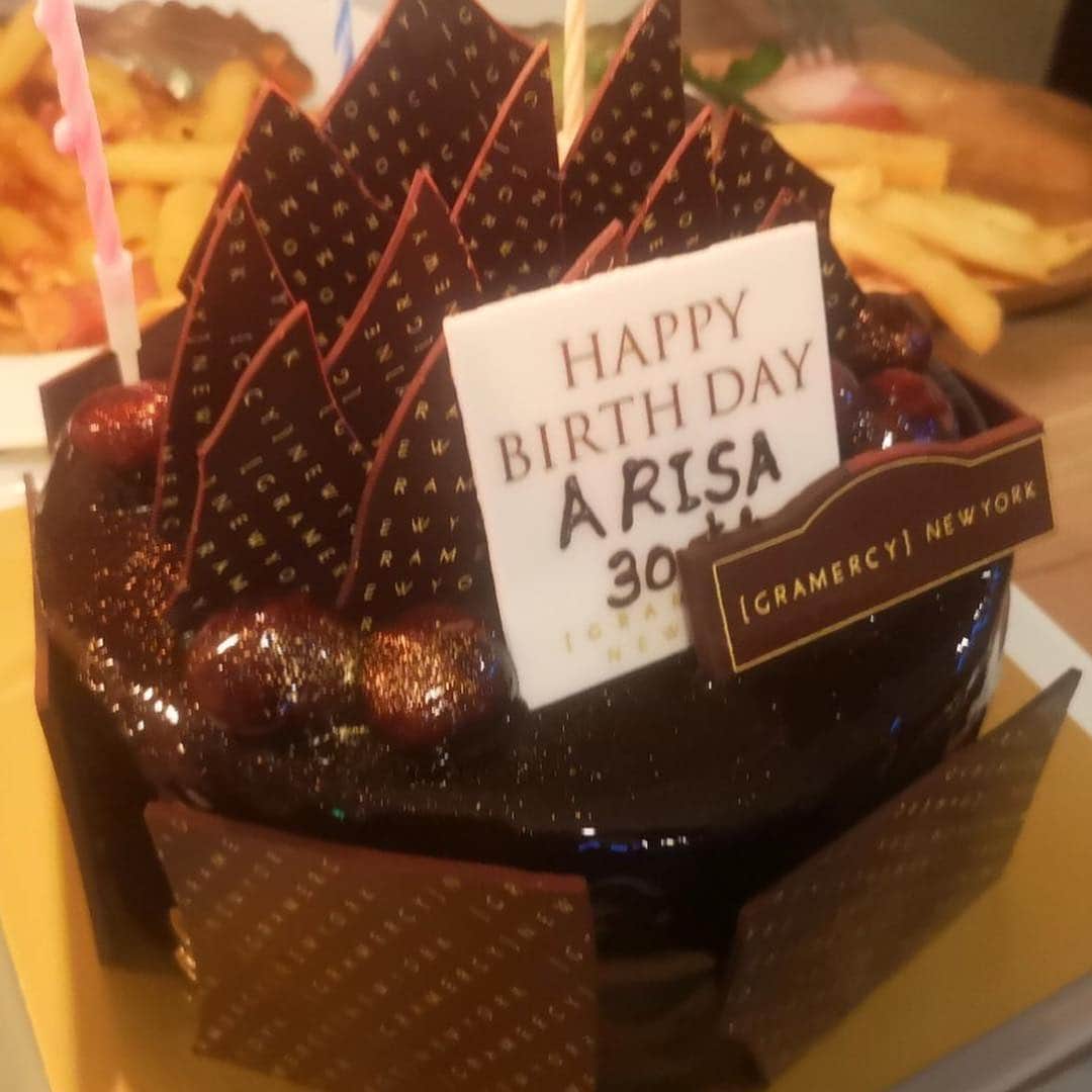 中島安里紗さんのインスタグラム写真 - (中島安里紗Instagram)「ケーキいっぱい食べた🎂😋❤️ 誕生日万歳🙌🙌🙌 ありがとうございました🌈✨ #中島安里紗 #誕生日 #30歳 #バースデーケーキ #ケーキ #甘いもの大好き #幸せ #happy  #感謝 #ありがとう #🎂 #😋」4月8日 12時26分 - arisa__nakajima