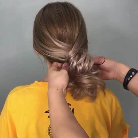 のインスタグラム：「✔style by @seiichirookawakami 【 #ALBUM動画_アレンジ_ロング】 別パターンはこちら↑ . cut + color ¥3,500~ double color ¥8,000~ treatment ¥2,000~ etc... ※店舗により料金が異なります。 . . サイドポニテの簡単アレンジSTYLE✨✨ . . こちらのスタイルは 新宿店の河上 誠一郎（ @seiichirookawakami ） が担当いたしました！ . 何かご不明点がございましたら お気軽にコメントください。 . 担当スタイリストからも コメントいたします！ . ALBUM（ @album_hair ） . . 【お問い合わせ先】 ALBUM OFFICE TEL / ‪03-6712-5547‬ FAX / ‪03-6712-5548‬ MAIL / info@album-hair.com . . . #ロング #ロングヘア #セミロング #美容室 #ヘアスタイル #ヘアセット #カラー #ハイライト #グレージュ #外国人風カラー #ハイライトカラー #ヘアアレンジ #アレンジ #インサ#美容師 #髮型 #髮型師 #髮型設計#攝影 #染髮 #发型 #護髮 #日系髮型#ทรงผม #헤어 #염색 #단발머리 #haircolor」