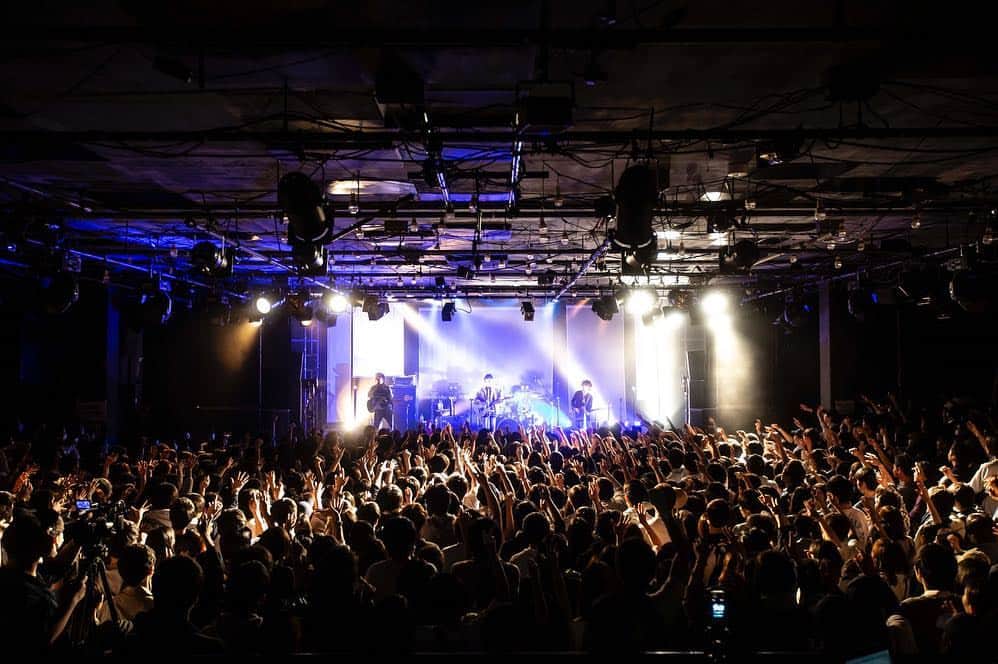 ワーナーミュージック・ジャパンさんのインスタグラム写真 - (ワーナーミュージック・ジャパンInstagram)「#須田景凪 = #バルーン 「たくさんの人たちの共通言語になれるように」 超満員のツアー東京公演終了‼️ ・ ライブレポートはワーナーミュージック・ジャパンのFacebookにて公開中✨」4月8日 12時30分 - warnermusic_jp