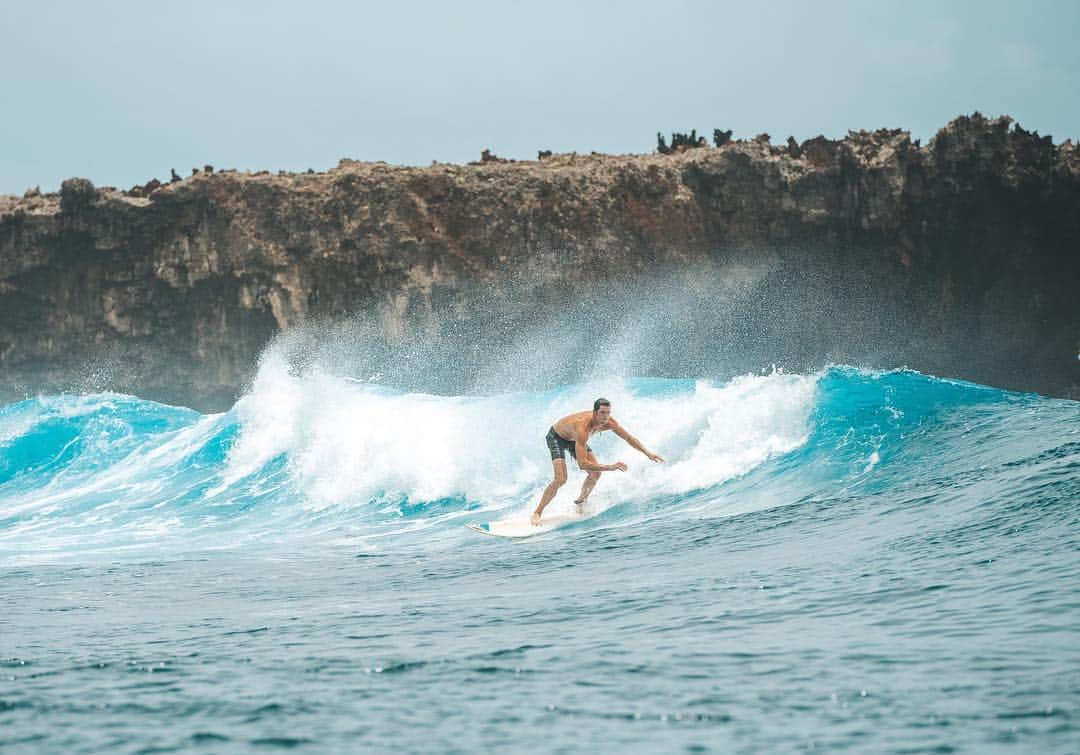 コナー・ドワイヤーのインスタグラム：「Siargao, Stimpy’s, & 8 stitches to the head🏄🇵🇭. Love this island- will be back for more 🙌」