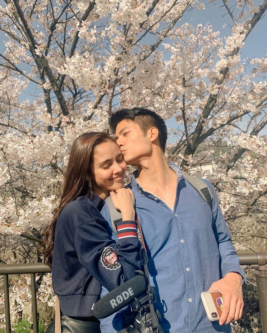 ミーガン・ヤングさんのインスタグラム写真 - (ミーガン・ヤングInstagram)「Our first time in Kyoto and we got to see the cherry blossoms 🌸 I thought that all this time cherry blossoms were just pink but there are also white, even yellow colored cherry blossoms 😍 everyone was out enjoying the blossoms around the city, even til late at night. It's tradition in Japan to have a picnic under the cherry blossoms - which they call "hanami" 💖 a picnic party while viewing the cherry blossoms 💖 We booked a car for the whole day to take us from Osaka to Kyoto though @klooktravel_ph and it's something I would recommend so that you're just chilling in the car going from place to place 😋 if you want to see more of our trip stay tuned to Klook's IG and Facebook page to see fun videos of our #KlookSpringFling」4月8日 12時31分 - meganbata
