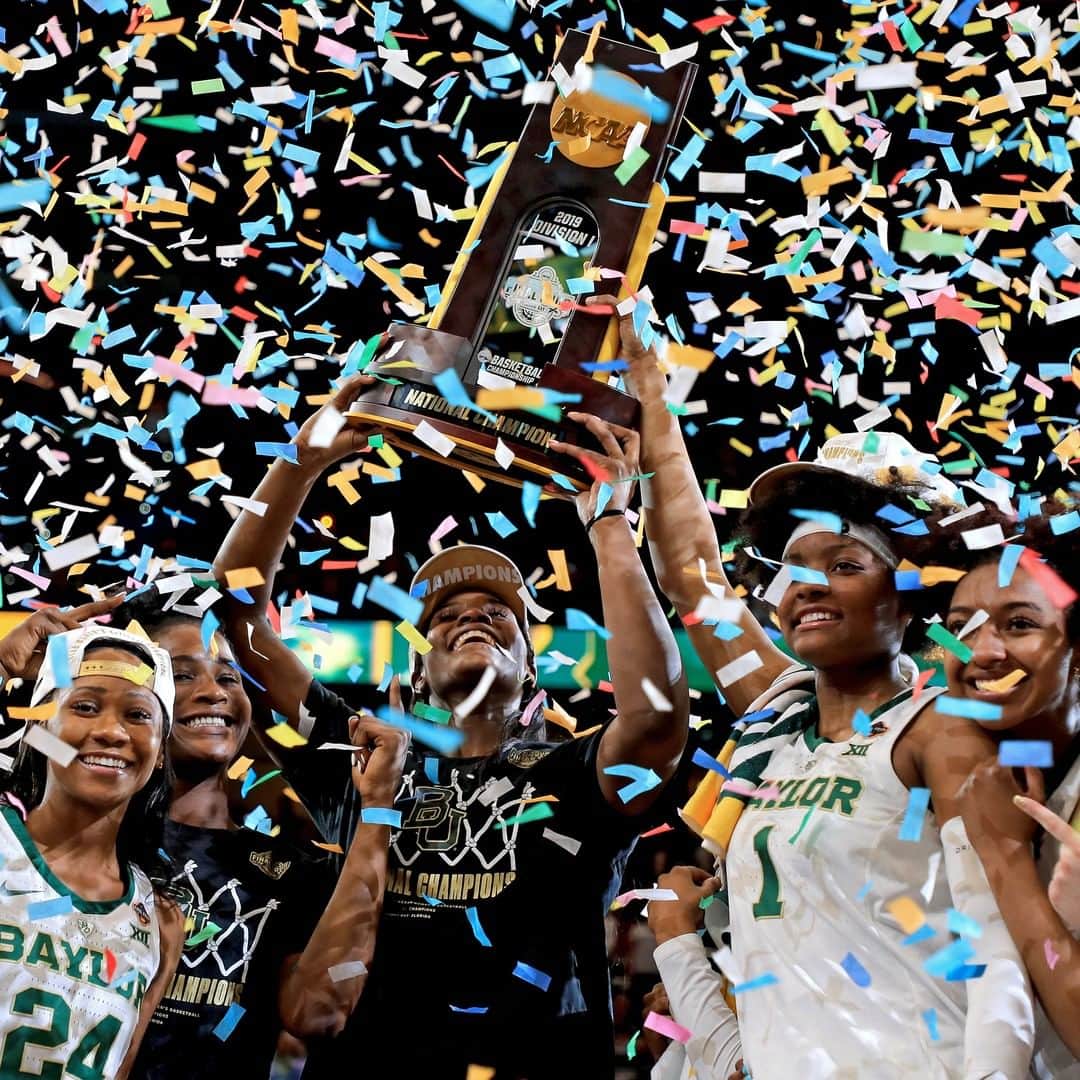TIME Magazineさんのインスタグラム写真 - (TIME MagazineInstagram)「Members of the Baylor Lady Bears (@baylorwbb) celebrate their team's 82-81 win over the Notre Dame Fighting Irish (@ndwbb) in the NCAA women's #basketball championship at Amalie Arena in Tampa, Fla., on April 7. Sunday's victory marks the Lady Bears' first championship in seven years. “We just beat the defending national champions," #Baylor head coach Kim Mulkey said, @apnews reports. 'That team is so good, so talented. You’re going to see those guys play at the next level. Wow." Photograph by @mikeehrmann—@gettyimages #🏀」4月8日 12時46分 - time