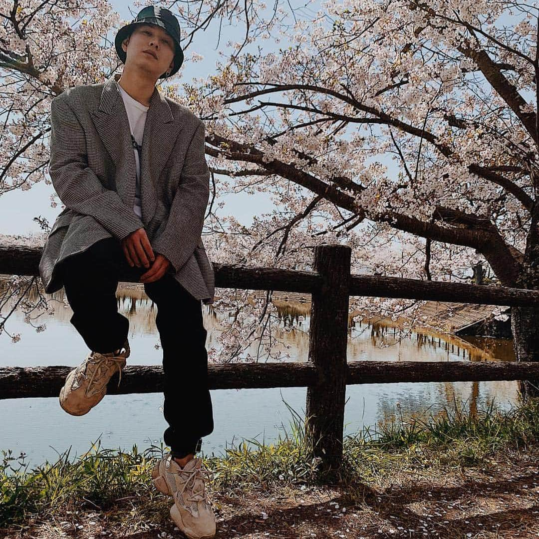 japanese_sneaker_style_magさんのインスタグラム写真 - (japanese_sneaker_style_magInstagram)「. . . #ジャパスニピックアップ . . . model➡️ @kodapi_official 👟 #adidasoriginals #yeezy500 使った #スニーカーコーデ ✨✨ ぜひ皆さんも参考にしてみては？💥💥 . . . #ジャパスニ #ジャパスニ女子 #ジャパスニピックアップ #sneaker #kicks #スニーカー #スニーカーコーデ #スニーカー男子 #スニーカー女子 #adidas #adidasoriginals #アディダス #アディダスオリジナルス #yeezy500 #yeezy」4月8日 12時38分 - japanese_sneakerstyle